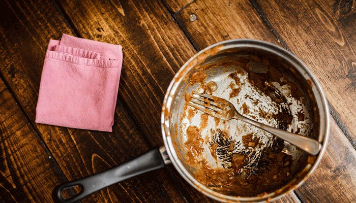 সহজ উপায়ে হাঁড়ির পোড়া জেদি দাগ দূর করুন