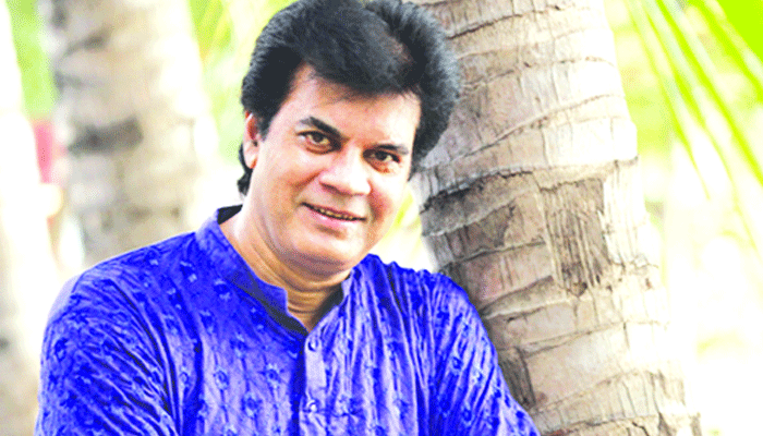 পরিচালকের চেয়ারে নায়ক