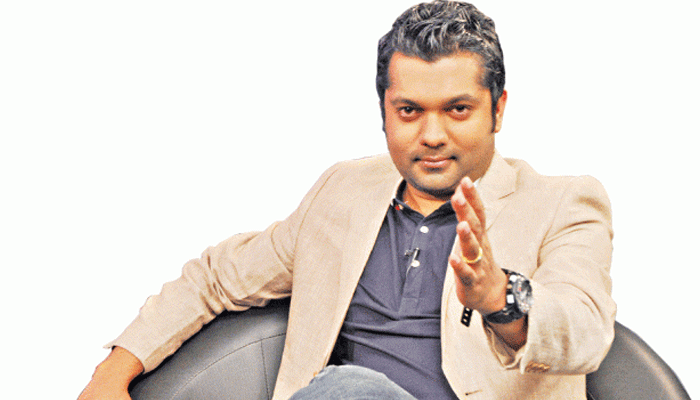 পরিচালকের চেয়ারে নায়ক