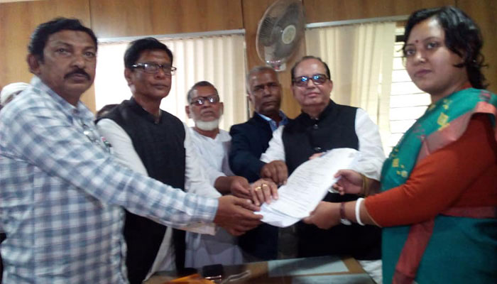 মাগুরা-২ আসনে মনোনয়ন জমা দিলেন ড. শ্রী বীরেন শিকদার