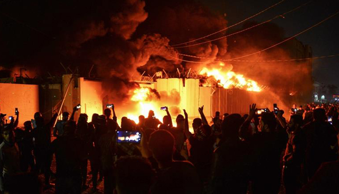 ইরাকের ইরানি দূতাবাসে আগুন দিয়েছে বিক্ষোভকারীরা