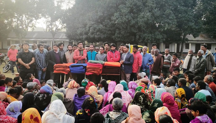 শেকৃবি শিক্ষার্থীদের ৭০০ কম্বল বিতরণ