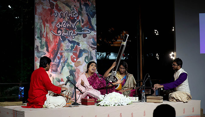 ‘গানের ঝরনা তলায়’ মাতলো বেঙ্গল