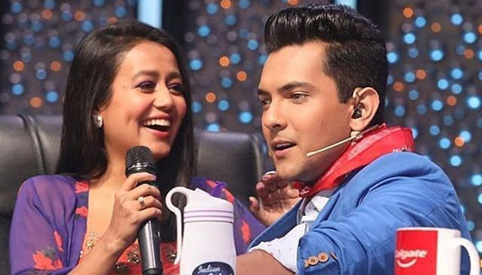 কোলে নিয়ে মঞ্চেই বিয়ের প্রস্তাব