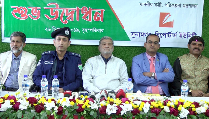 শিশুদের বই আর পরীক্ষা কমানোর পক্ষে সরকার