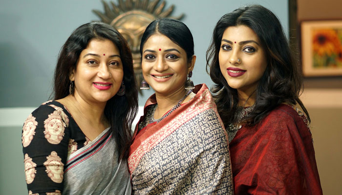 প্রথমবার একসঙ্গে সুইটি, দীপা ও মৌ