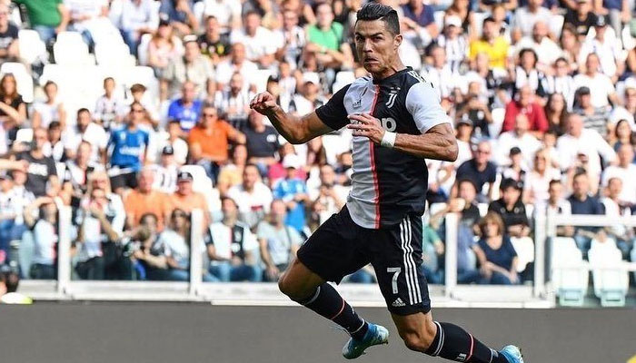 মেসির চেয়ে রোনালদোর আয় বেশি