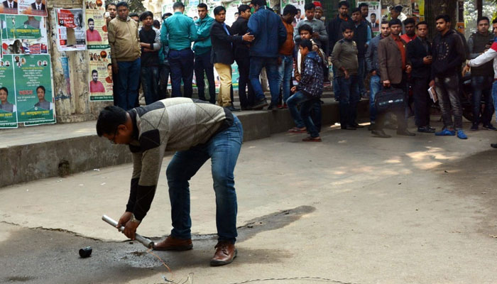 ঢাকা বিশ্ববিদ্যালয়ে ককটেল বিস্ফোরণ