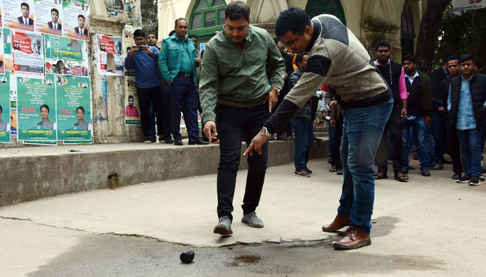 ঢাকা বিশ্ববিদ্যালয়ে ককটেল বিস্ফোরণ