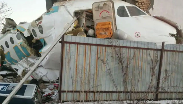 কাজাখস্তানে বিমান বিধ্বস্ত, নিহত ১৫