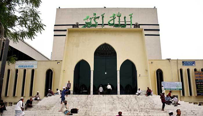 ভারপ্রাপ্ত খতিব দিয়ে চলছে বায়তুল মোকাররম