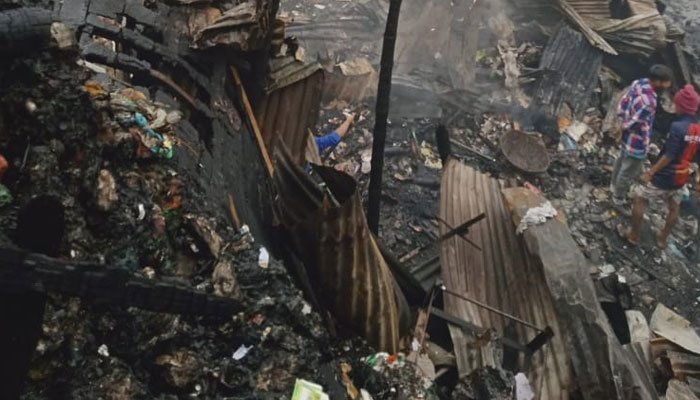 ছবিতে কালশির বাউনিয়া বস্তির অগ্নিকাণ্ড