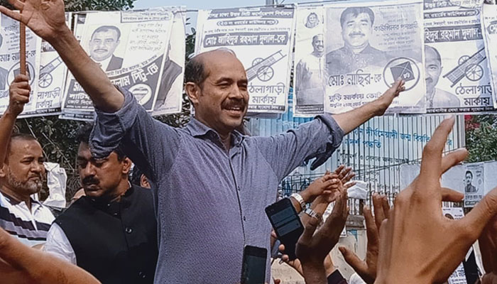 নির্বাচনী প্রচারণায় ঢাকা উত্তরের মেয়রপ্রার্থী আতিকুল