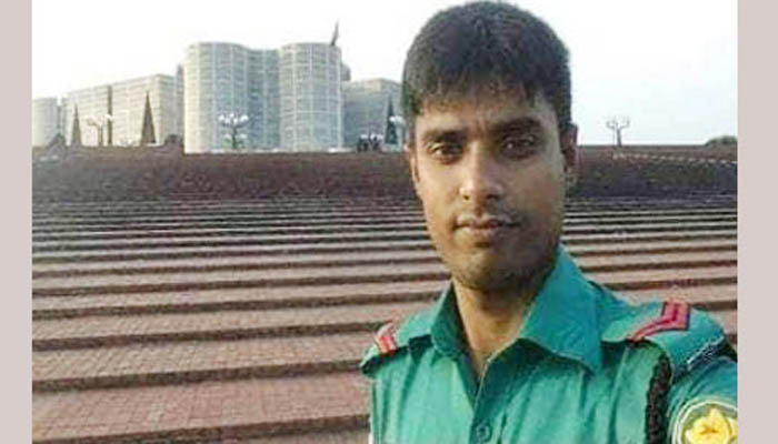 ফেসবুকে স্ট্যাটাস দিয়ে পুলিশের আত্মহত্যা