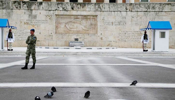 সৌদিতে অফিস-পরিবহণ অনির্দিষ্টকালের বন্ধ ঘোষণা