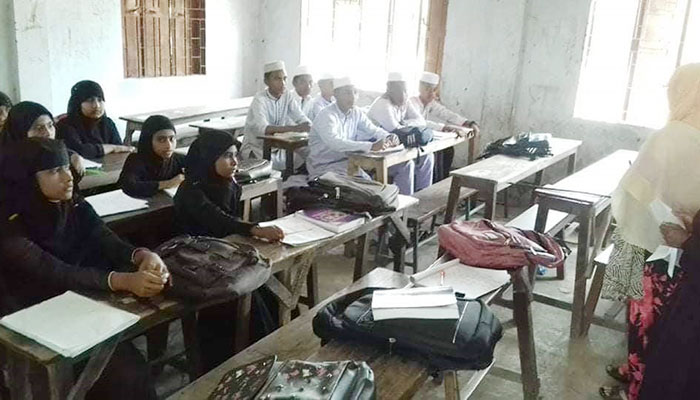 সরকারি নির্দেশ অমান্য করে মাদ্রাসায় পাঠদান!