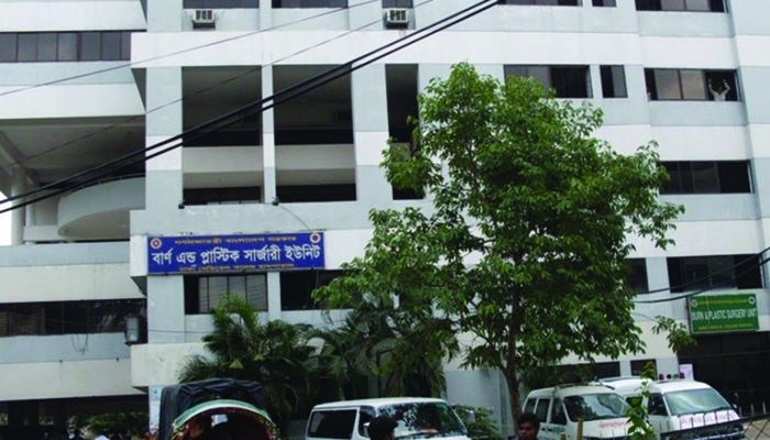 করোনা চিকিৎসায় খালি হচ্ছে ঢামেক বার্ন ইউনিট
