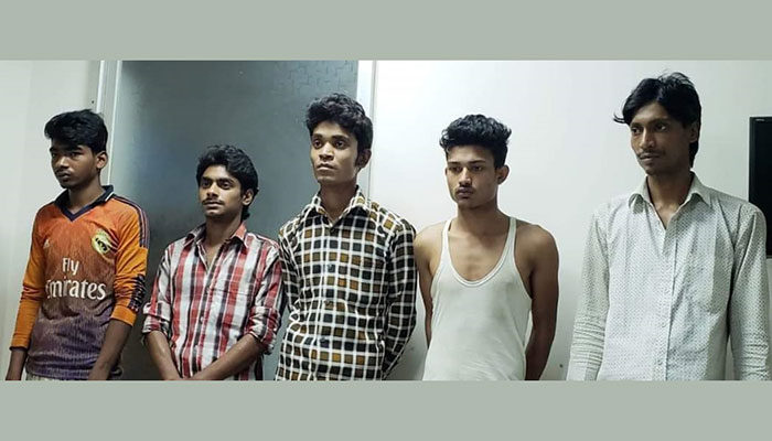 করোনার থাবা ঘাতক করে তোলে ওদের!