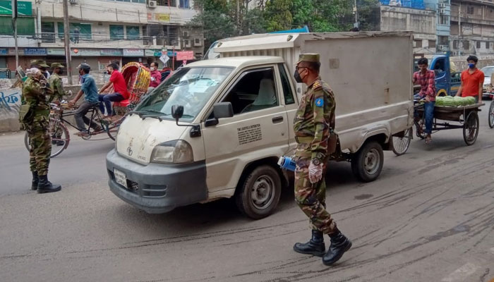 কড়াকড়ির মধ্যেও রাজধানীতে আসছে গাড়ি