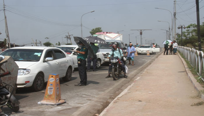 কড়াকড়ির মধ্যেও রাজধানীতে আসছে গাড়ি