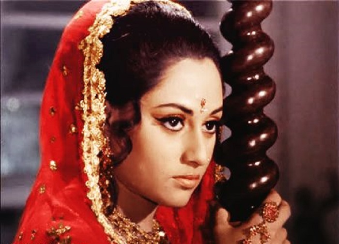 জন্মদিনে একা ঘরে জয়া