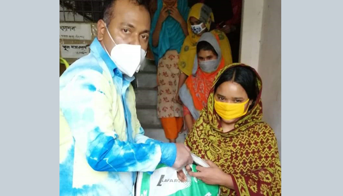 শ্রমিকদের ১০ দিনের খাবার ও বেতন দিলেন গার্মেন্টসের মালিক