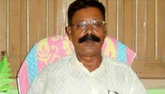 ত্রাণ ফটোসেশন করতে না পারায় থাপ্পড় মারলেন চেয়ারম্যান