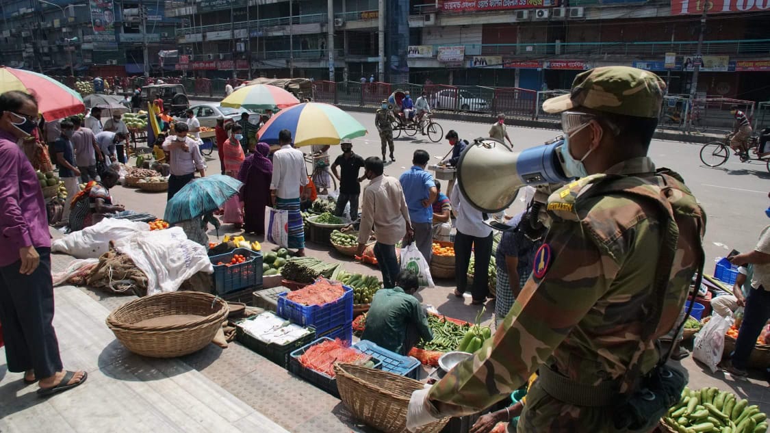লকডাউনে অন্যরকম জীবন