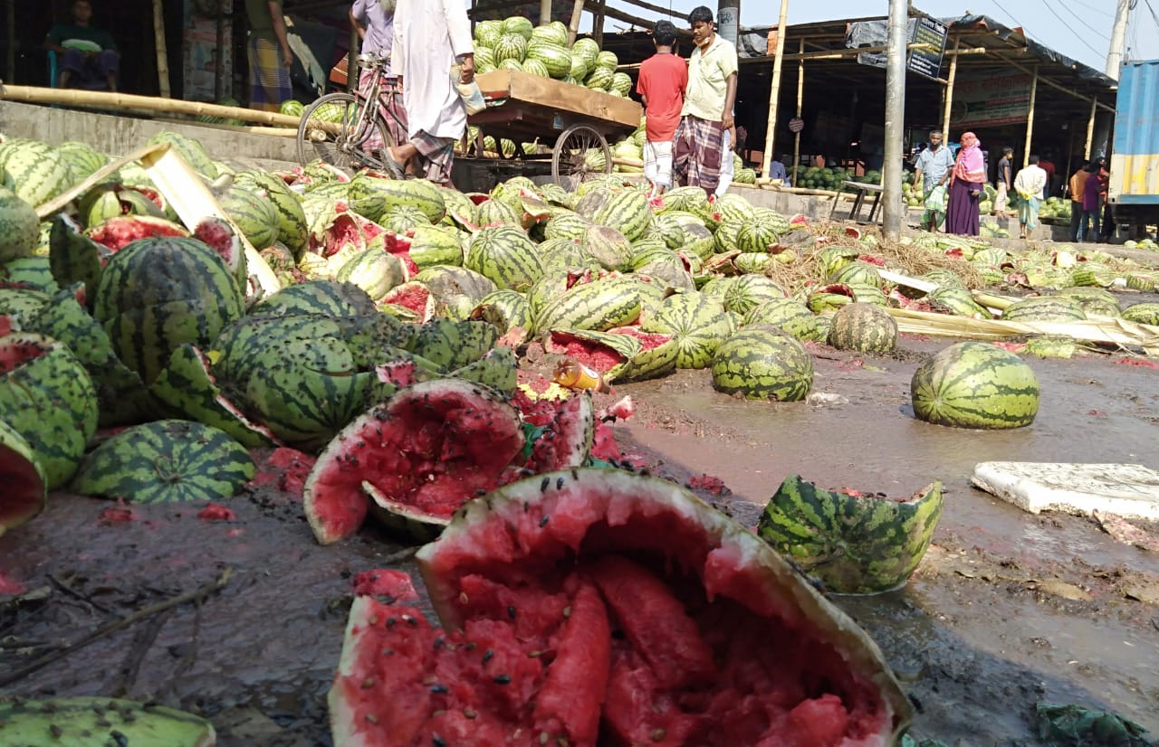 লকডাউনে অন্যরকম জীবন