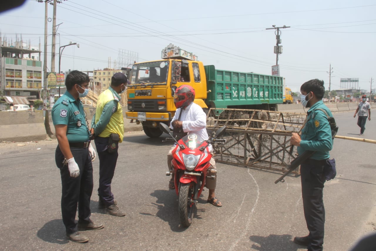 লকডাউনে অন্যরকম জীবন