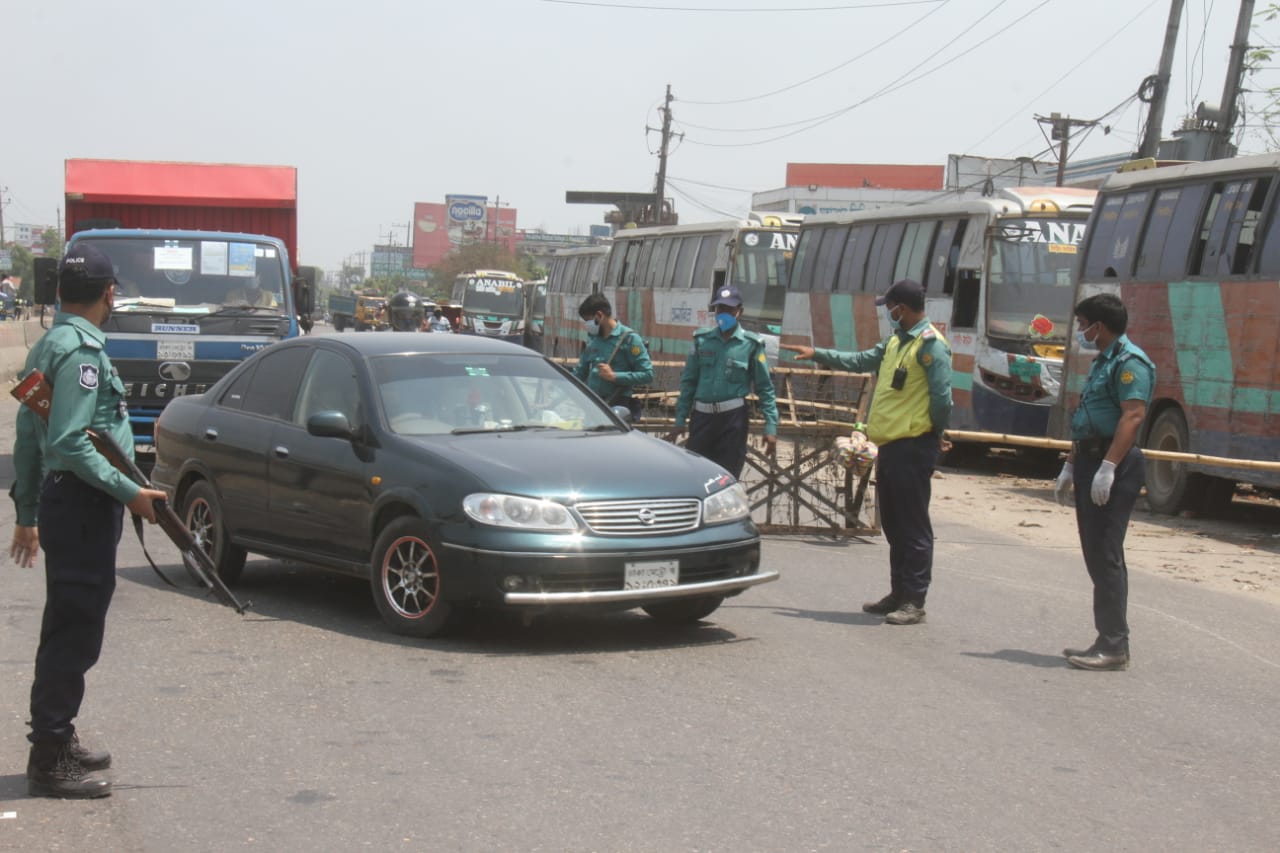 লকডাউনে অন্যরকম জীবন