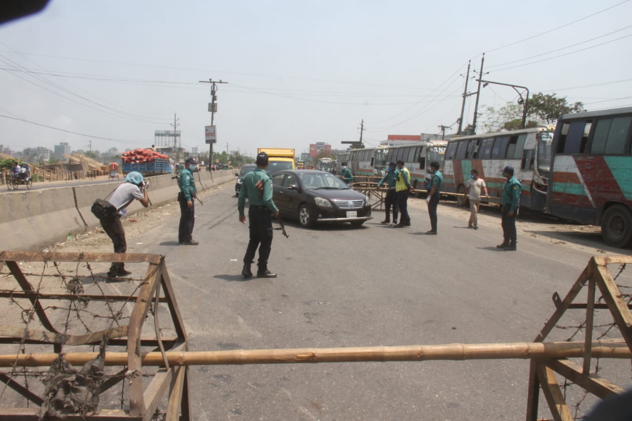 লকডাউনে অন্যরকম জীবন