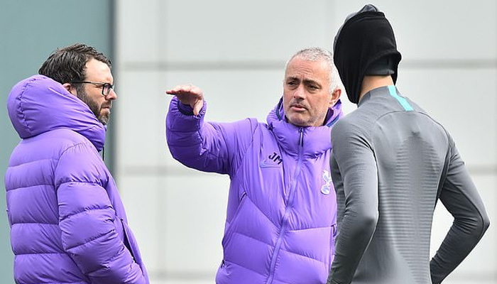 তোপের মুখে মরিনহো