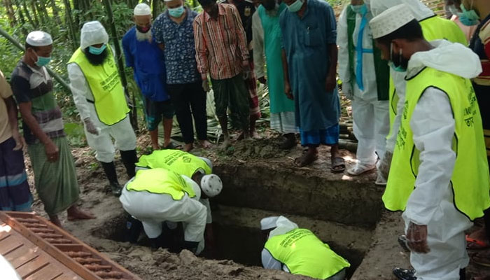 দাফনে প্রতিবেশীদের অনীহা, ফোন পেয়ে ছুটে এল তাকওয়া টিম