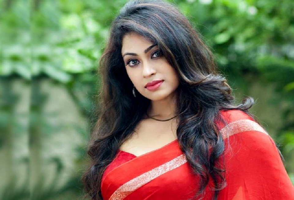 করোনায় আক্রান্ত ঘরবন্দী পপি