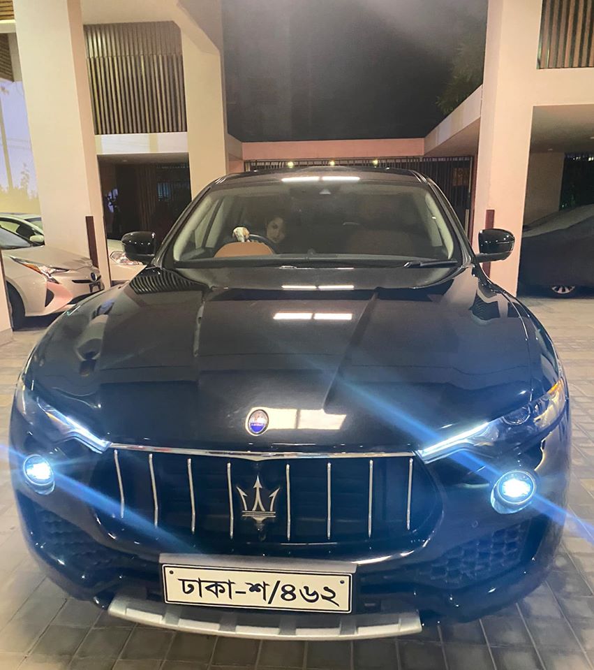 নয়া প্রেমিকের সঙ্গে পরিমনির ডেট