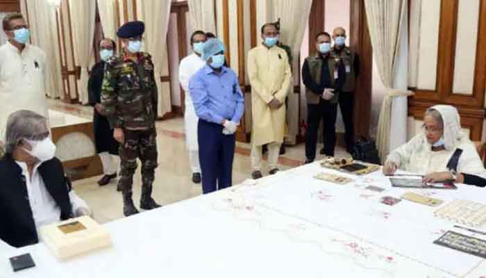 সেই ডিজির বরখাস্ত চেয়ে আইনি নোটিশ