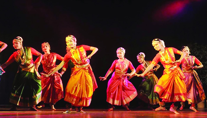 দোকান বাকি আর ঋণে জর্জরিত সংস্কৃতিকর্মীরা