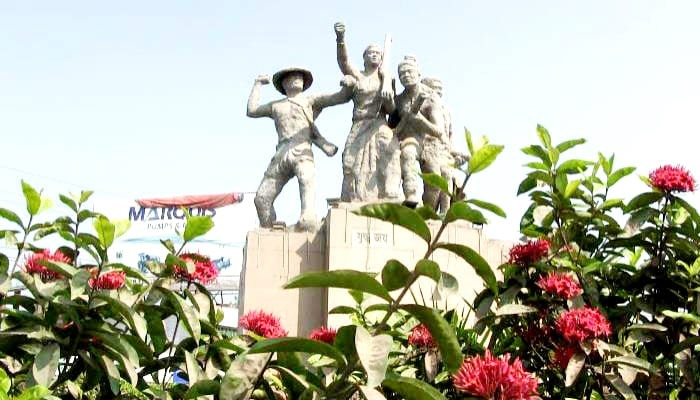 তরুন প্রজন্মকে দেশপ্রেমে উদ্বুদ্ধ করেছে ভাস্কর্য “যুদ্ধ জয় ’’