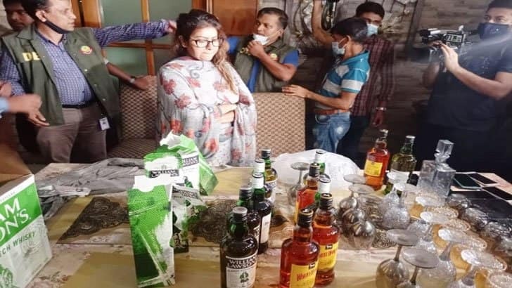 তৃতীয় দফায় মডেল মৌ ২ দিনের রিমান্ডে