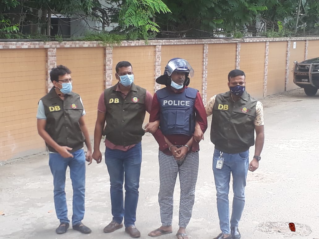 শেখ হাসিনার গাড়ি বহরে ‘হামলাকারী’ গ্রেপ্তার