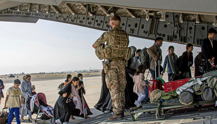 আফগানিস্তান থেকে ৩,২০০ মানুষকে সরিয়ে নিয়েছে মার্কিন বাহিনী