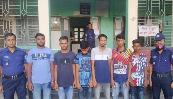 চুরির অভিযোগ এনে ন্যাড়া করে ফেইসবুকে ছবি, আটক ৬