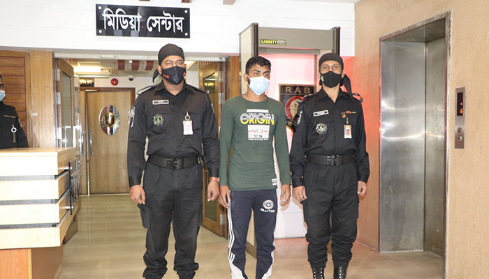 পরকীয়ায় বাধা দেয়াই কাল হয় বৃষ্টির