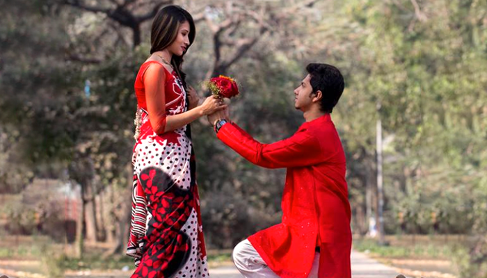 প্রপোজ ডে : ‘আই লাভ ইউ’ নয়, প্রেম নিবেদন করুন ভিন্নভাবে