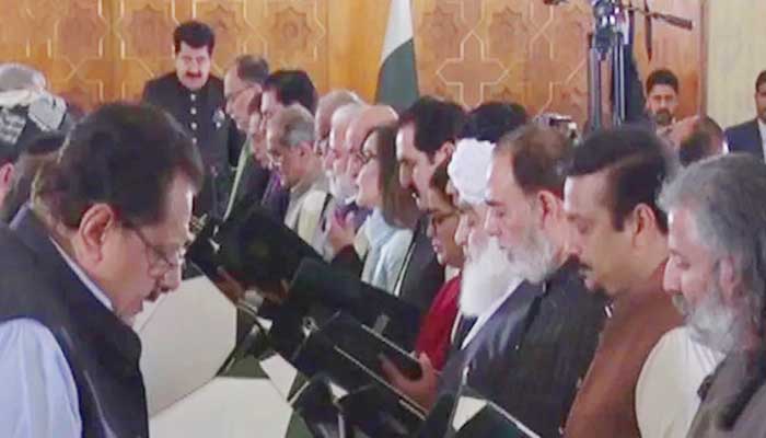 শপথ নিলেন শাহবাজের মন্ত্রিসভার সদস্যরা