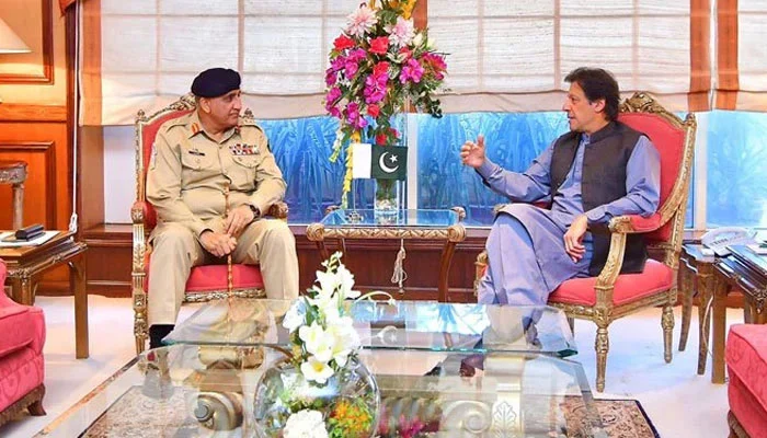সেনাপ্রধানকে পদচ্যুত করার গুঞ্জন ইমরানের বিরুদ্ধে