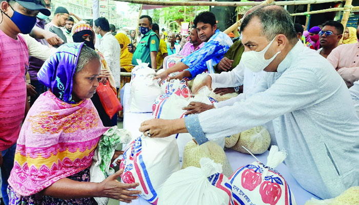 সাবের হোসেন চৌধুরী : দেশে দারিদ্র্য নেই বললেই  চলে