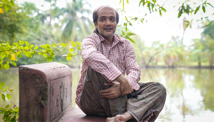‘আয় খুকু আয়’ ছবিতে নিজেকে পাল্টে ফেলেছেন প্রসেনজিৎ