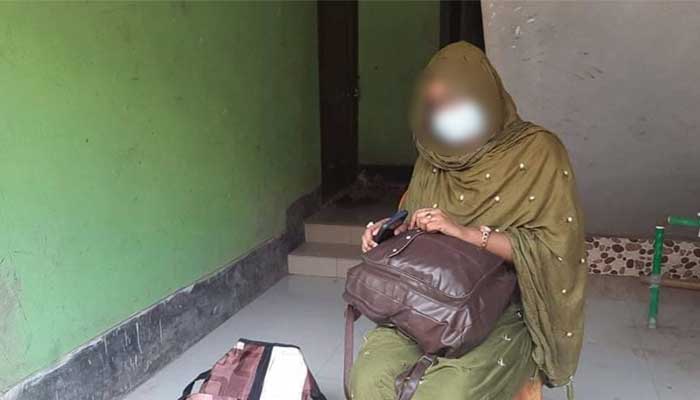 প্রেমিকের বাসায় তরুণীর অবস্থান, বিয়ে না করলে আত্মহত্যা